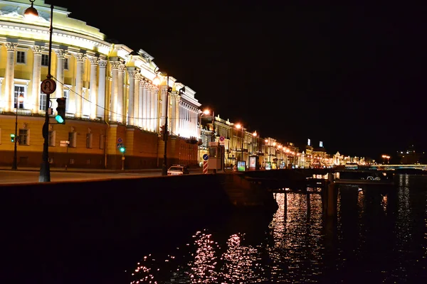Vista noturna do Embankment Inglês em São Petersburgo — Fotografia de Stock