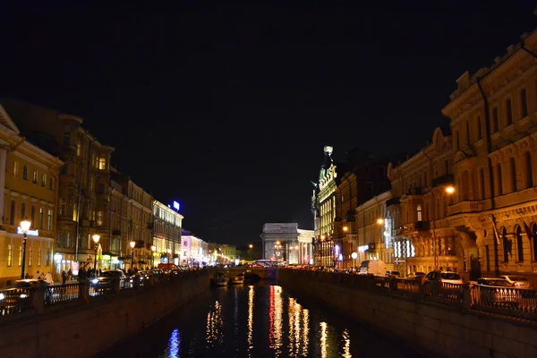 Vista nocturna del canal Griboyedov en San Petersburgo —  Fotos de Stock