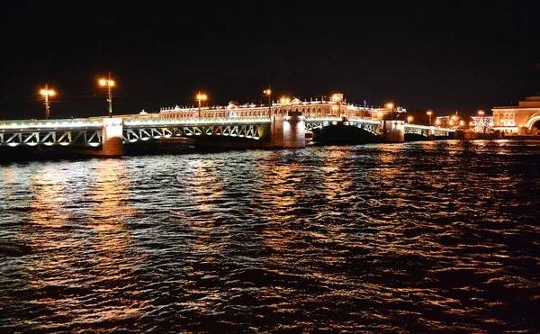 Vista notturna di San Pietroburgo — Foto Stock