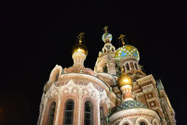 Ortodoksinen kirkko "Spas na Krovi" yöllä, Pietari — kuvapankkivalokuva