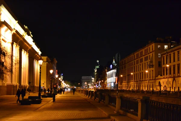 Griboyedov 运河在圣彼得堡的夜景 — 图库照片