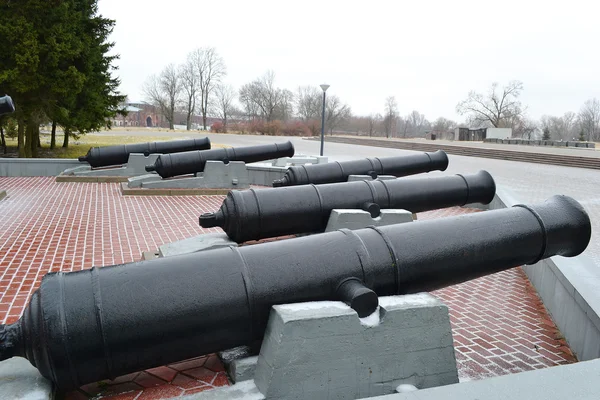 Kanonnen in memorial complexe brestskaya Fort — Stockfoto