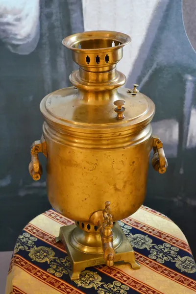 古色古香的铜茶炊 — 图库照片