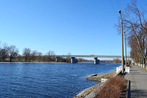 Názory na řece ping na slunný jarní den — Stock fotografie