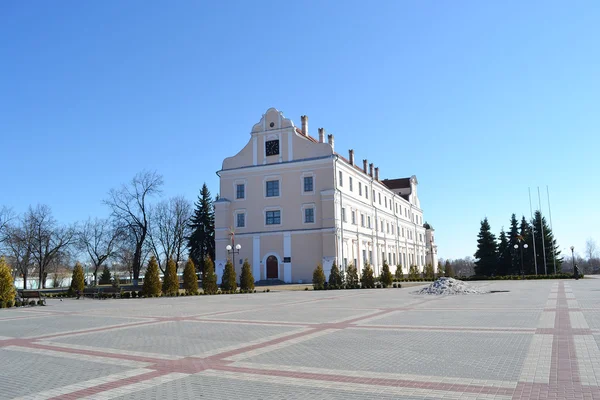 Jesuit collegium and central square in Pinsk — Stock Photo, Image