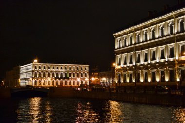 st. Petersburg'da gece Yusupov Nehri'nin görünümü