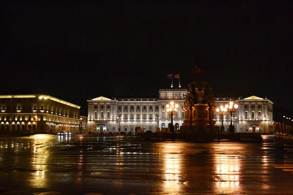 Vista del Palacio Mariinsky por la noche —  Fotos de Stock
