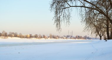 neva Nehri dondurulmuş