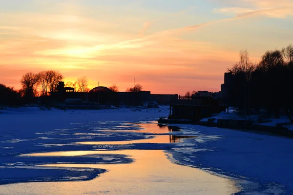 Puesta de sol de invierno en San Petersburgo — Foto de Stock