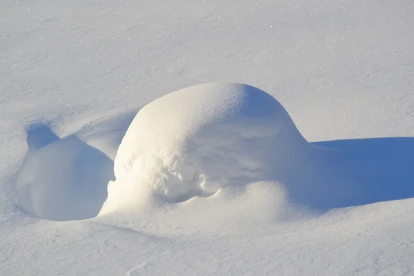 Снежный сугроб — стоковое фото
