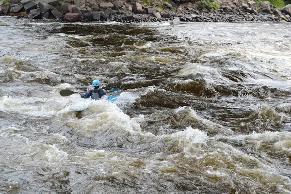 Kayaker на річку Вуокса — стокове фото