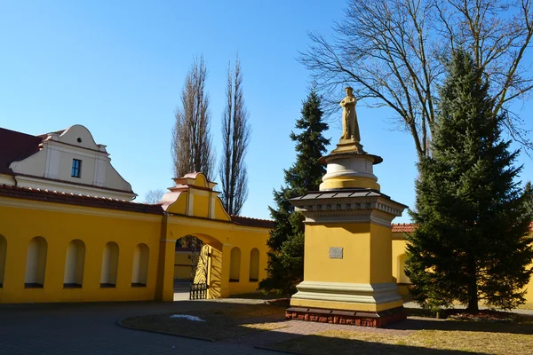 Pátio do Mosteiro Franciscano em estilo barroco, Pinsk — Fotografia de Stock