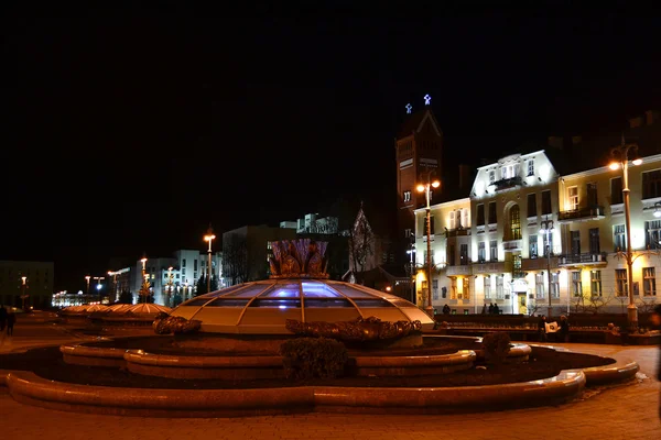 Praça da Independência. Cidade noturna de Minsk — Fotografia de Stock