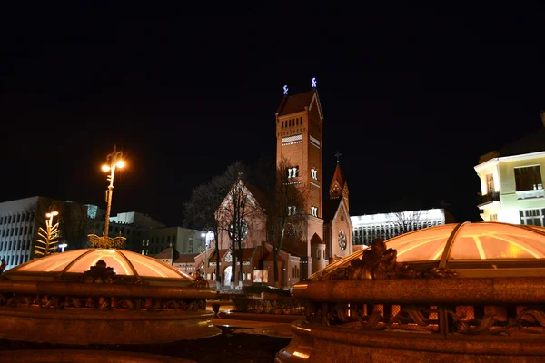 Plaza de la Independencia. Paisaje nocturno de Minsk — Foto de Stock