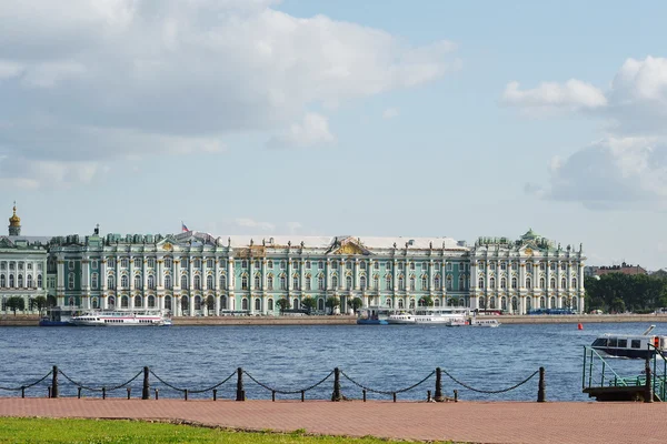 Uitzicht op het paleis embankment, St. Petersburg — Stockfoto