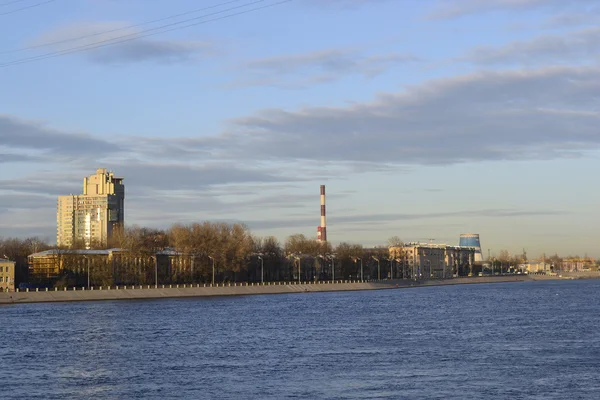 10 月の堤防、サンクトペテルブルグ — ストック写真