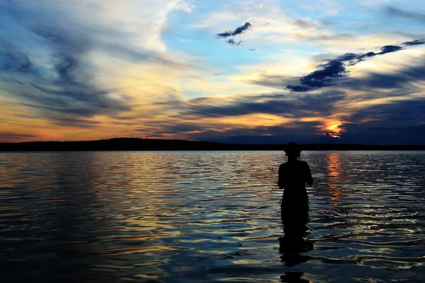 Letní západ slunce na jezeře — Stock fotografie
