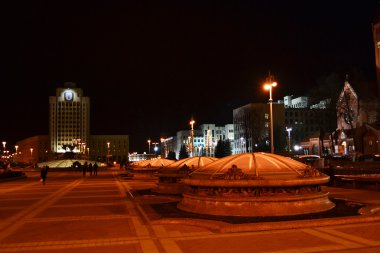 Bağımsızlık Meydanı. gece cityscape minsk