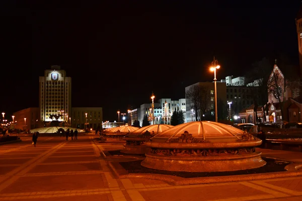 独立广场。夜城市景观的明斯克 — 图库照片