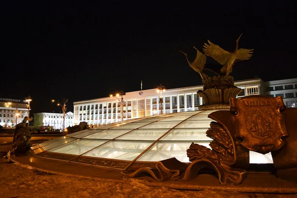 Площадь Независимости. Ночной городской пейзаж Минска — стоковое фото