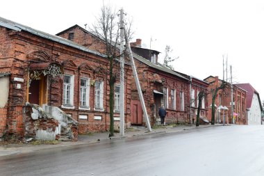 bulutlu bir bahar gününde vitebsk sokak görünümü