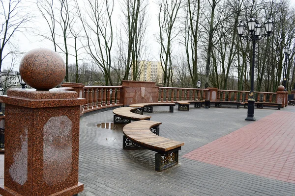 Aussichtsplatz in Vitebsk an einem bewölkten Frühlingstag — Stockfoto
