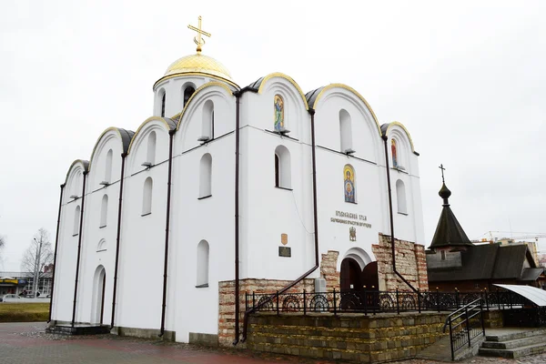 Construction de la cathédrale orthodoxe dans la partie centrale de Vitebsk — Photo