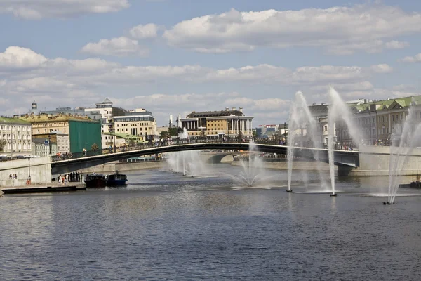 Москва, фонтаны на Москва-реке — стоковое фото