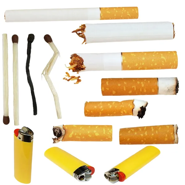 Gran colección colillas de cigarrillos, cigarrillos, fósforos, encendedores, aislado — Foto de Stock