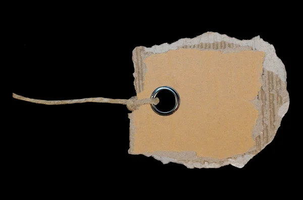 Картонна порожня мітка ізольована на чорному тлі — стокове фото