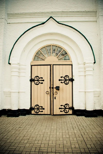 Old wooden gates — Stock Photo, Image