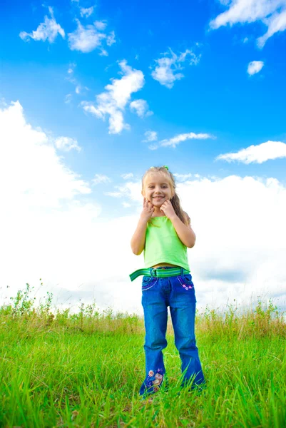 Girl standing in a field — Stock Photo, Image
