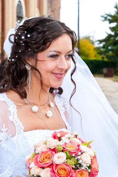 Braut in der Kirche — Stockfoto
