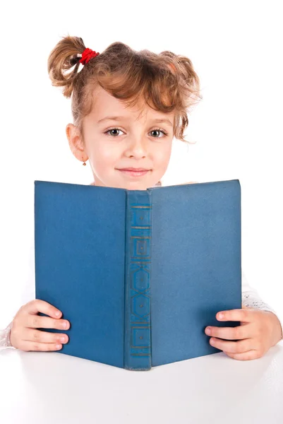 Dítě čte knihu — Stock fotografie