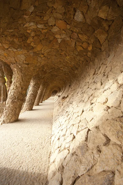 Parc Güell, fue un proyecto encargado por el arquitecto Antoni Gaudí por Eusebi Güell — Foto de Stock