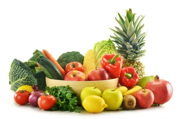 Sammensætning med grøntsager og frugter isoleret på hvid - Stock-foto