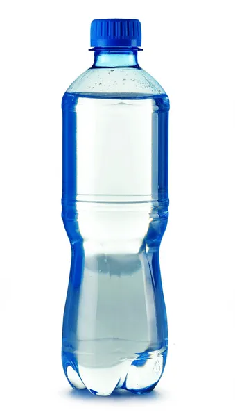 Πολυανθρακικό πλαστικό μπουκάλι μεταλλικό νερό που απομονώνονται σε λευκό — Φωτογραφία Αρχείου