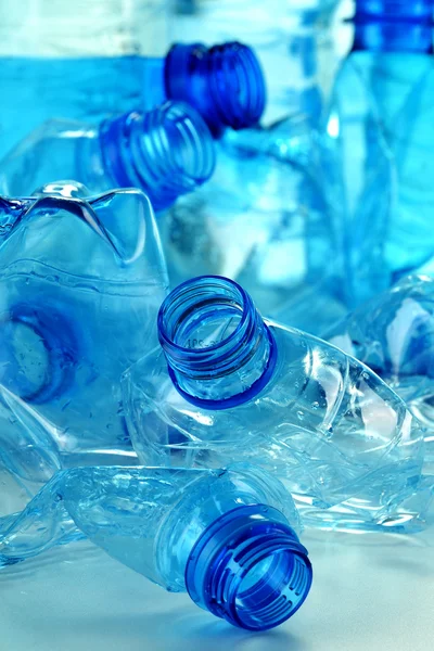 Composition avec bouteilles en plastique d'eau minérale — Photo