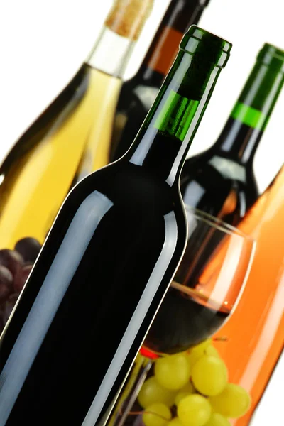 Složení láhve vína z jiného druhu — Stock fotografie