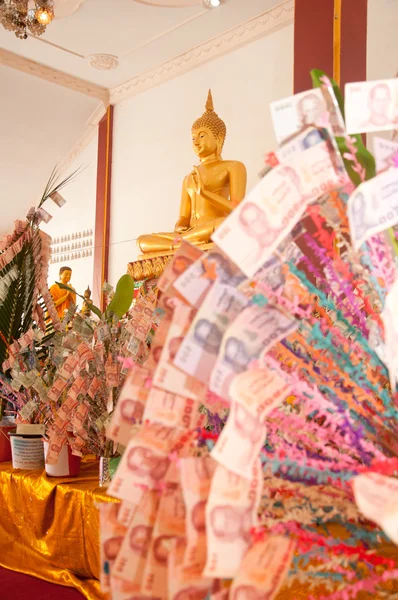 Darované peníze v thajském chrámu — Stock fotografie