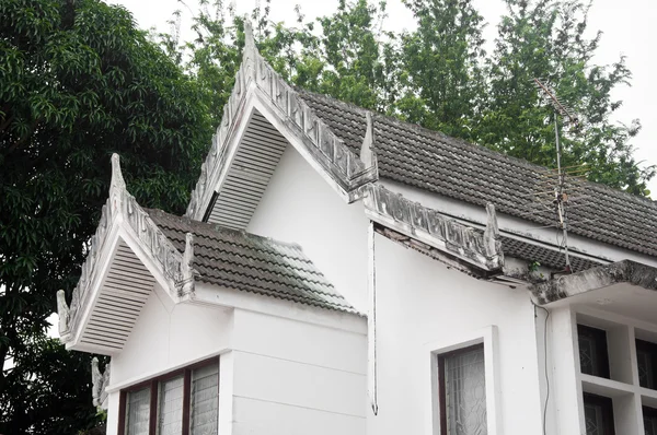 Тайский винтажный стиль крыши — стоковое фото
