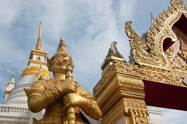 Thaise reusachtige standbeeld — Stockfoto