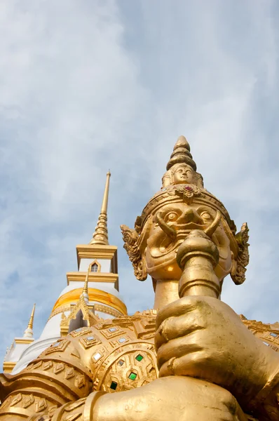 Estátua gigante tailandesa — Fotografia de Stock