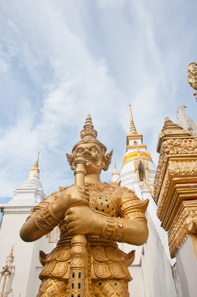 Estátua gigante tailandesa — Fotografia de Stock