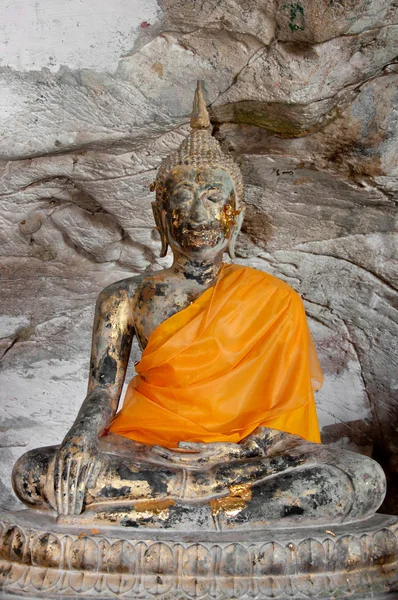 Ancienne statue de bouddha dans le temple de grotte de Yala, thailand — Photo
