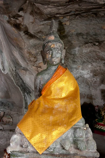 Oude Boeddhabeeld in yala grot tempel, thailand — Stockfoto