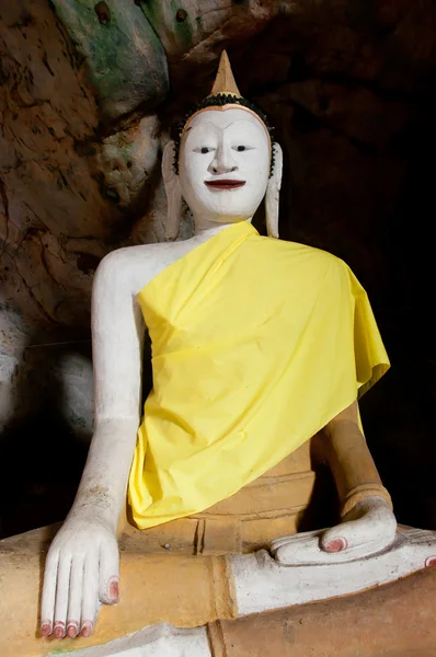 Ancient buddha statue in yala cave temple, thailand — Stock fotografie
