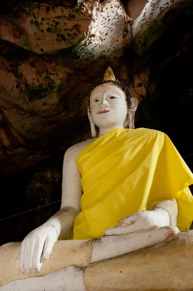Статуя Будды в пещере Яла, Таиланд — стоковое фото