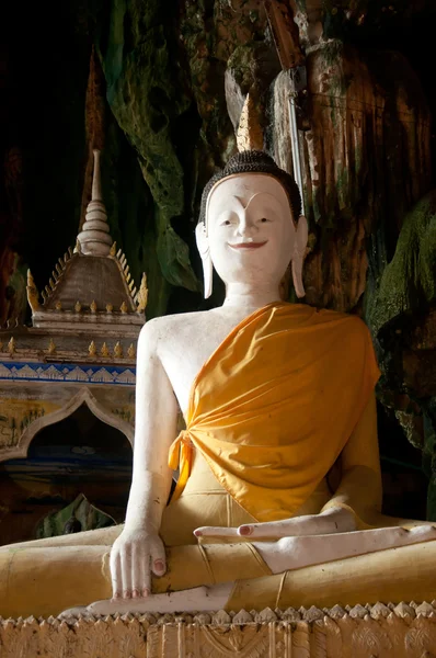 Antica statua buddha nel tempio delle caverne di Yala, Thailandia — Foto Stock
