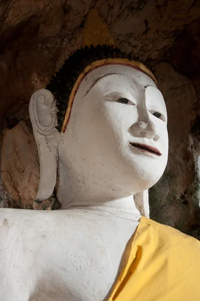 Ancient buddha statue in yala cave temple, thailand — Stock fotografie